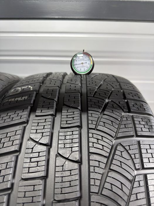 Зимові шини 275/35r20 Pirelli. Ціна 7000грн/шт