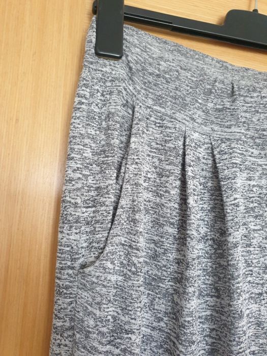 Sprzedam szare dresowe spodnie damskie na gumce marki CROPP