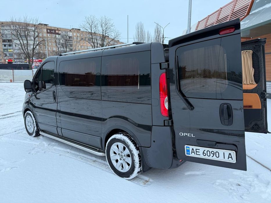 Opel Vivaro 2007 пассажир