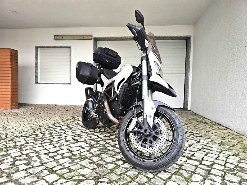 Ducati Hyperstrada 821 com 18 meses garantia