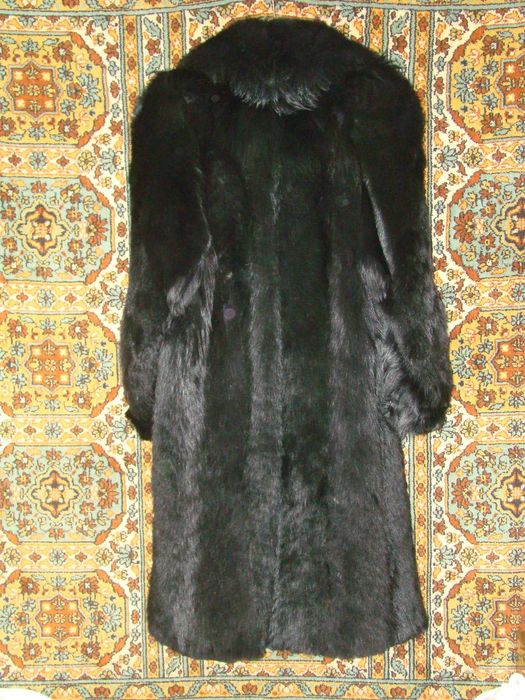 продам шубу женскую натуральный мех идеальное состояние размер-52 плеч