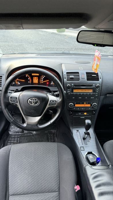 Toyota Avensis.