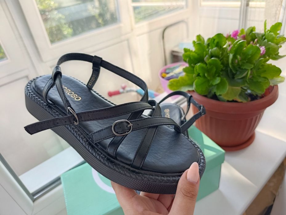 Босоніжки жіночі