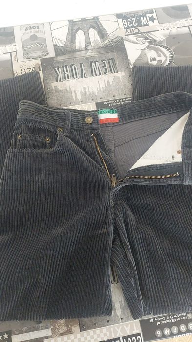 Calças da marca Mochino