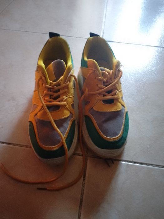 Sapatilhas de mulher como novas