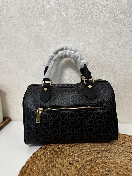 Сумка Calvin Klein CK barrel E7090