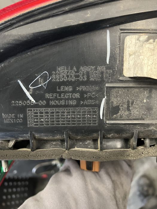 Lampa tylna lewa nissan TIIDA