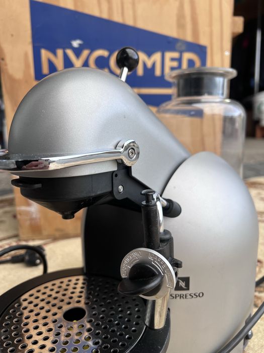 Кавоварка Nespresso Krups C190