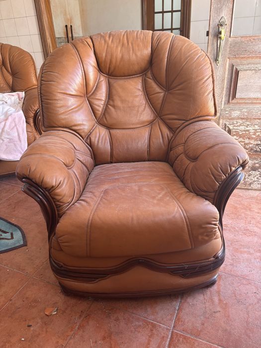 Sofá cama em Pele Genuína – Conjunto em Excelente Estado!
