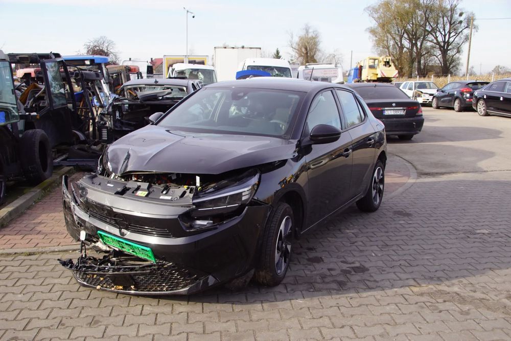 Auto na części - Opel Corsa-e F 100 kW KTV 2023R Falownik Inwerter Bateria Drzwi Klapa Błotnik Lusterko Zderzak Lampa Deska Kokpit Sterownik Moduł Czujnik Wyświetlacz Kierownica Panel
