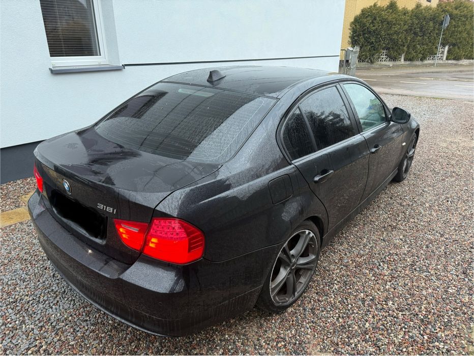 Bmw e90 lift 318i 2010