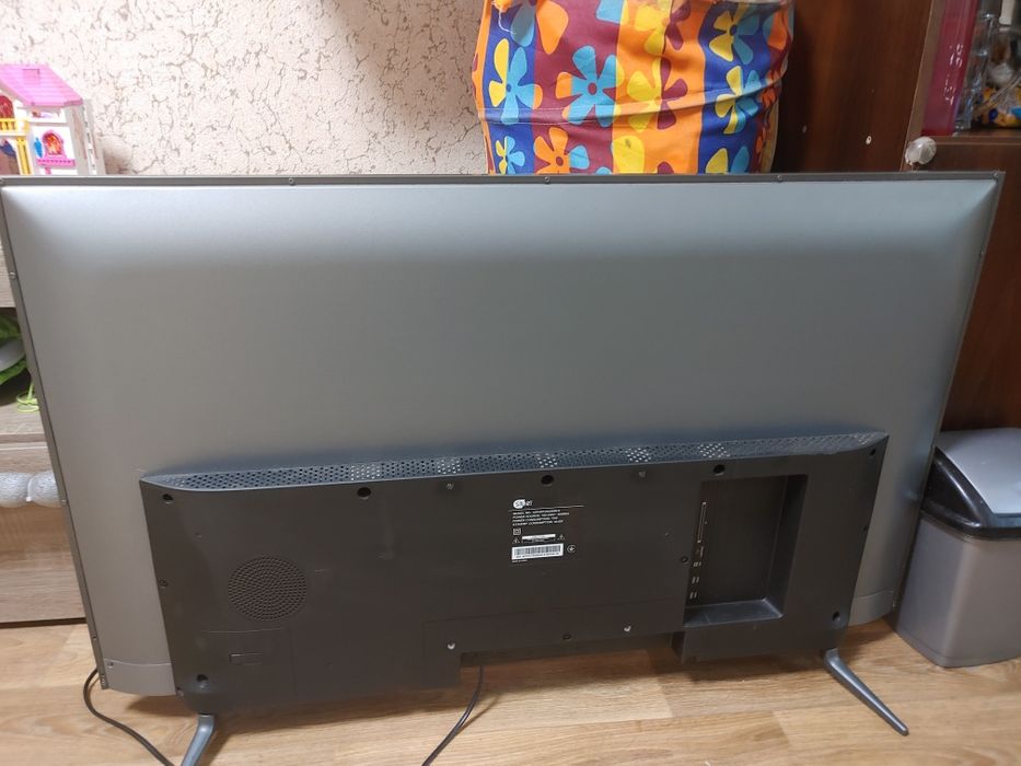 Телевизор Smart 43fhdt2s2sm8-s  разбита матрица