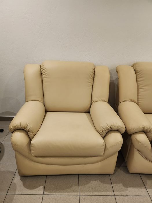 Sofás individuais em polipele