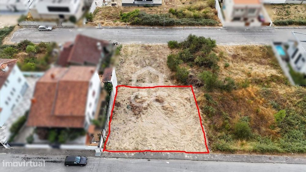 Plot with potential for a residence of 367.50 square meters near Chaves