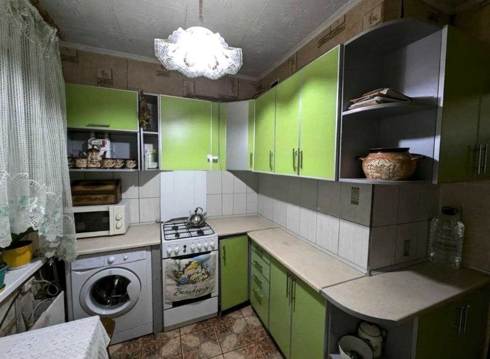 L Продам  4 комнатную квартиру на Залютино