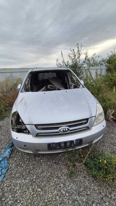 дешево продається KIA CARNIVAL III