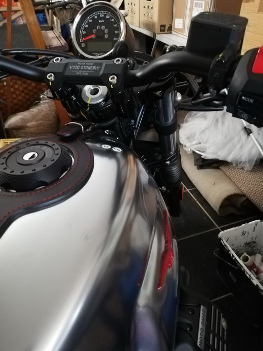 Moto Guzzi V7stone S 750