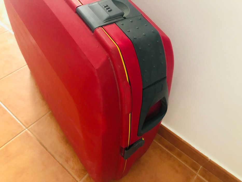 Mala de viagem vermelha grande – totalmente funcional – aprox. 75 × 60 × 22 cm