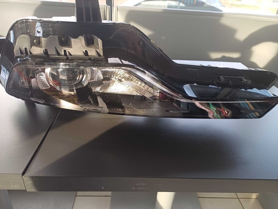 Lampa lewy przód Camaro  VI lift po 2019r.