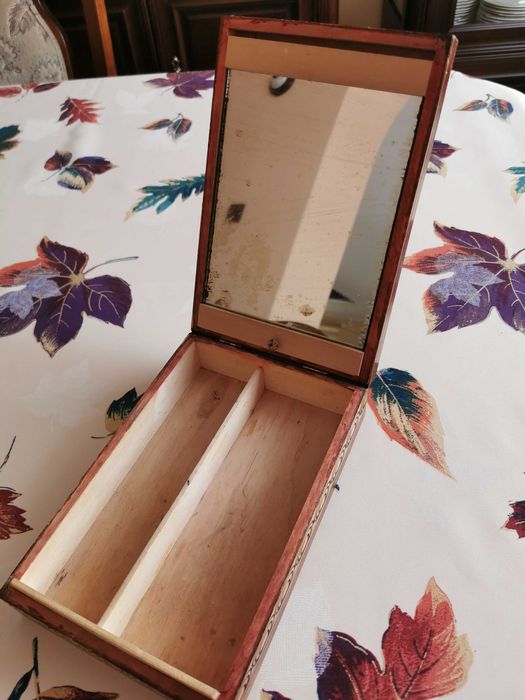 Drewniana szkatułka z lusterkiem, Mandala