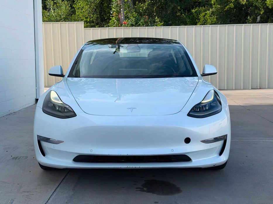 Tesla Model 3 Long Range      2022