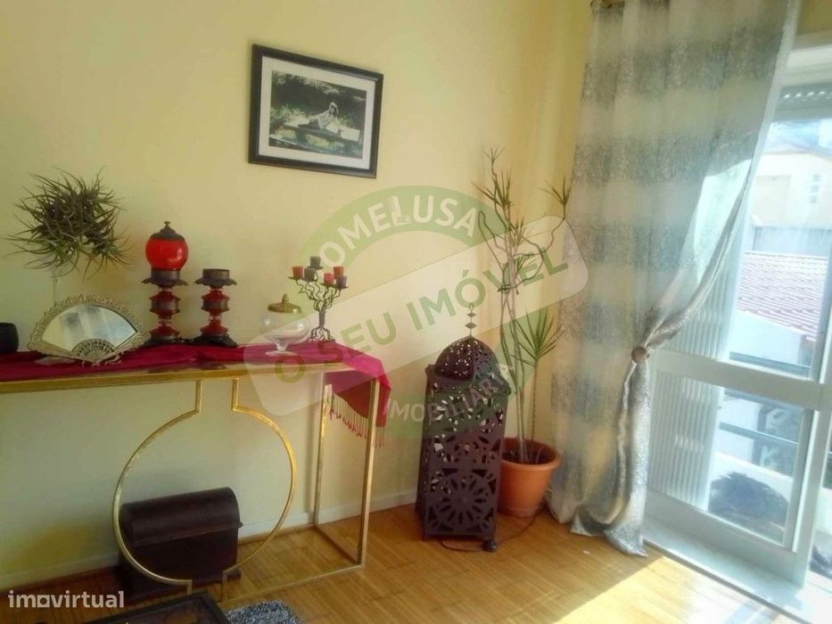 Apartamento T3+2 com jardim e estúdio independente..