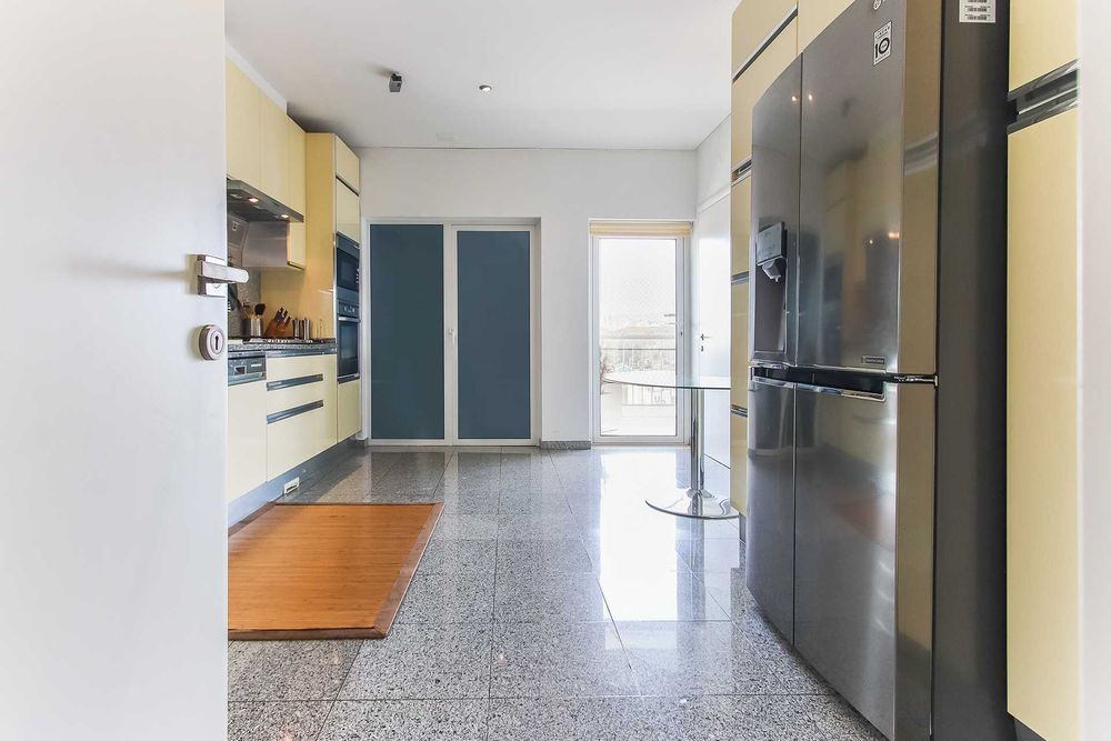 Cozinha Completa Lacada Usada + Eletrodomésticos AEG / LG (Desmontagem a cargo do comprador)