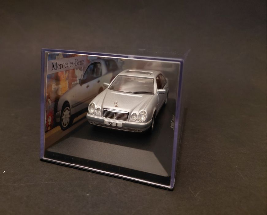Miniatura 1.43 Mercedes Benz E320