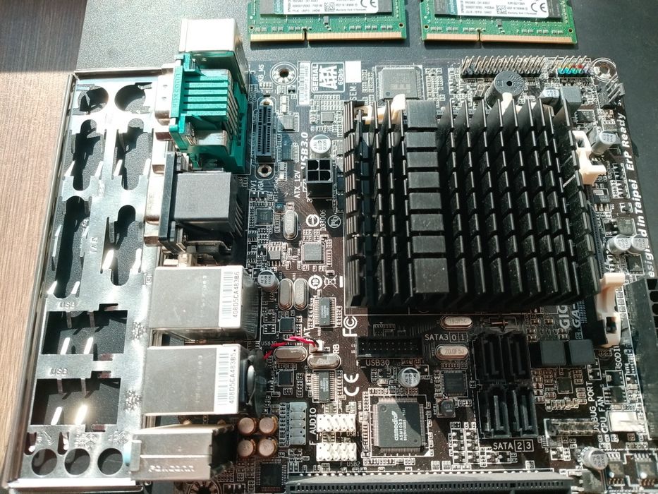 Mini-itx материнськая плата  Gigabyte GA N3150N-D3V , DDR3 8GB