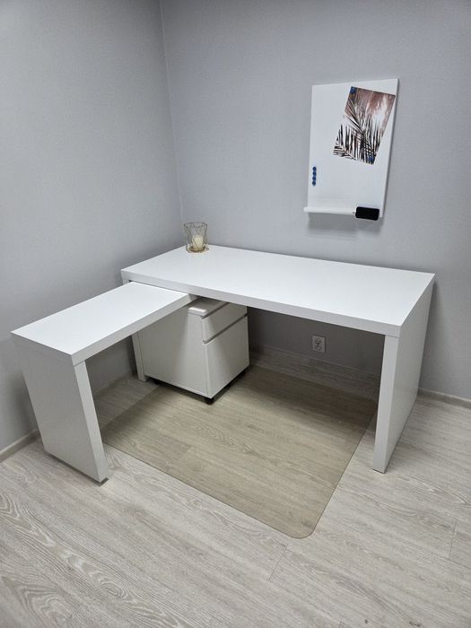 Biurko Ikea Malm z ruchomym panelem bocznym (z  dodatkami wg opisu)