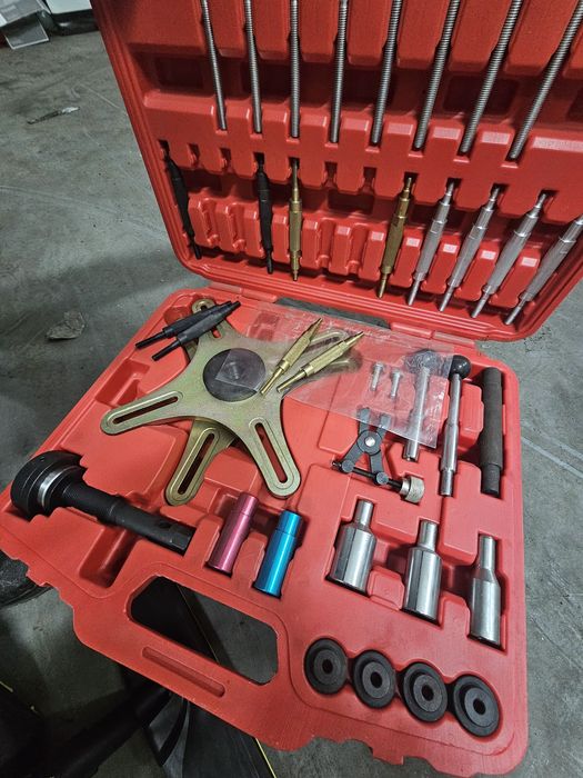 Zestaw do montażu/demontazy sprzęgieł dwumasowych