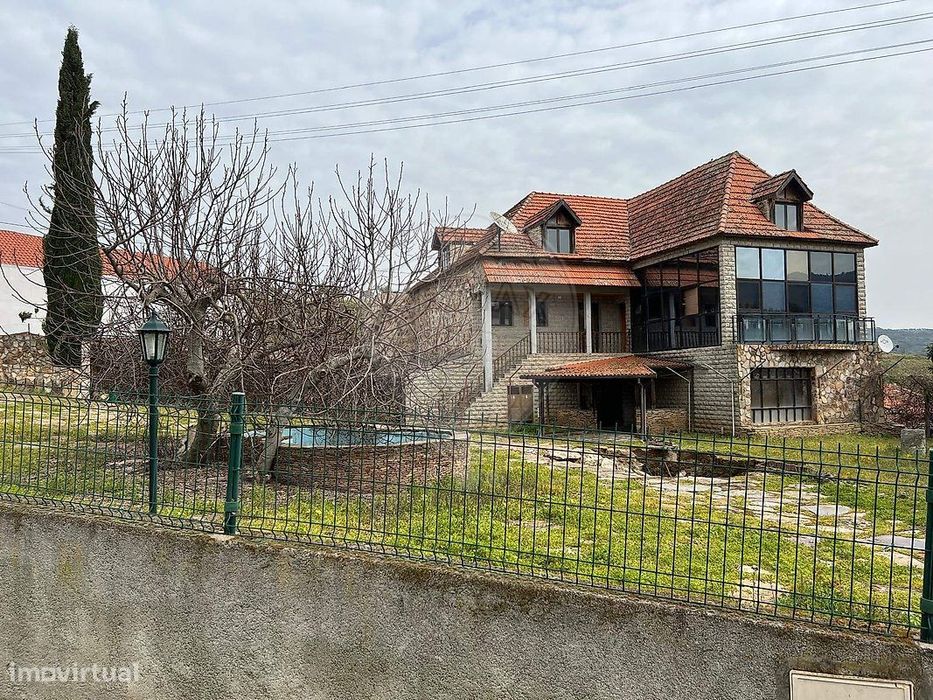 Moradia T4 para venda — Mirandela, Bragança
