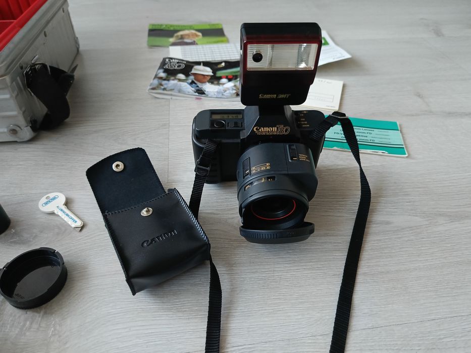 Zestaw kolekcjonerski Canon T80 + Rimowa + obiektywy + lampa + statyw