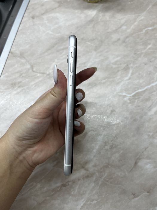 Продам  телефон IPhone XR