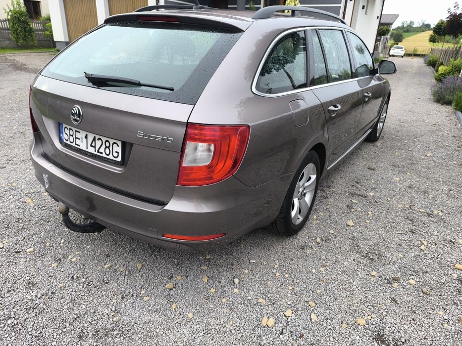 Skoda superb  benzyna 2010 serwisowana książka serwisowa