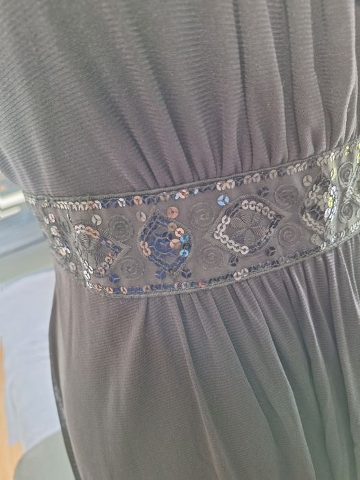 Elegancka sukienka NA ramiączkach halka przewiewna cekiny wiązana