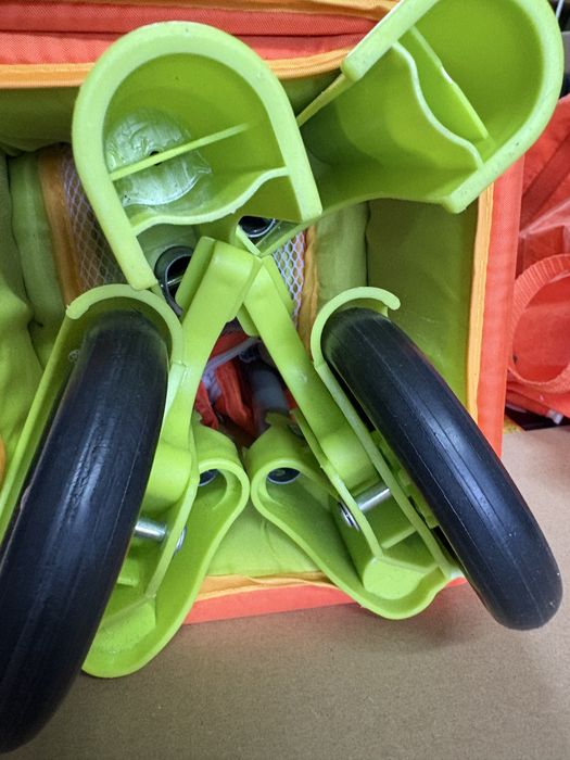 Łóżeczko turystyczne dla dziecka z kółkami Milly Mally