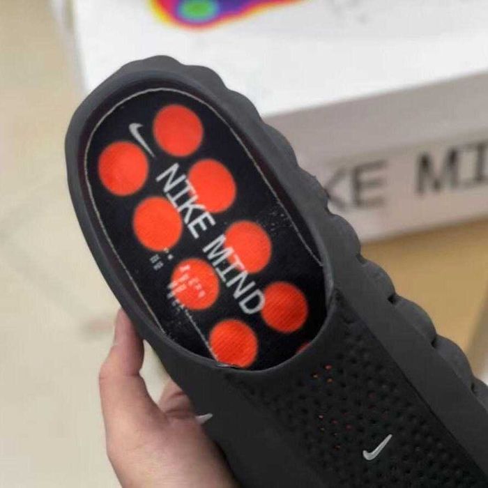 Czarne kapcie Nike Mind 001 R.44