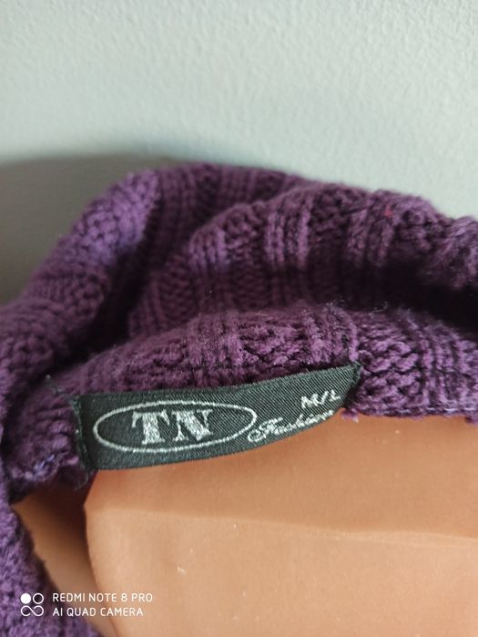Sweter z dekoltem  M/L
