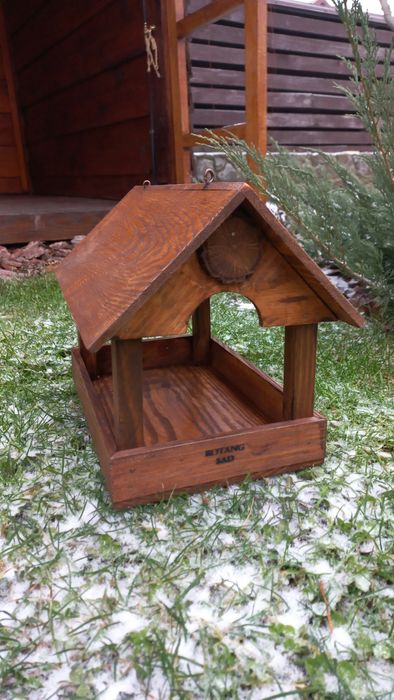 Годівничка для птахів.