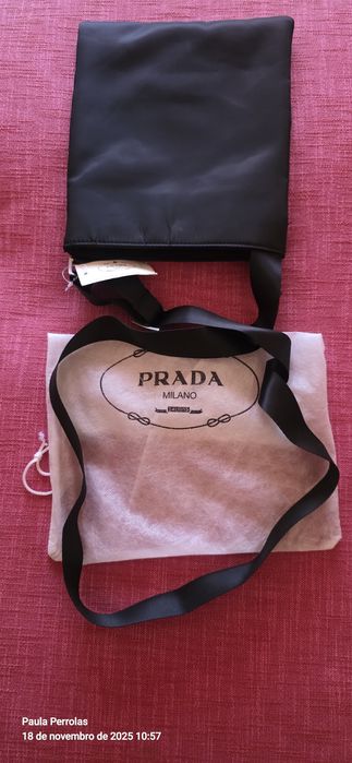 Sacola de tecido impremiavel, de muito boa qualidade. Nova. .