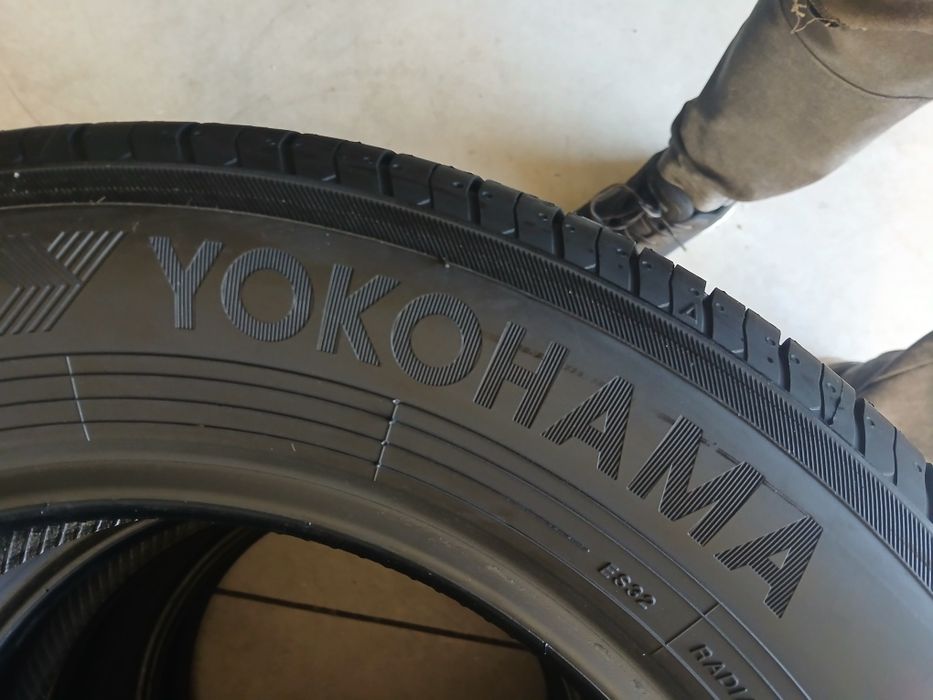 2 pneus 175 65 r14 Yokohama