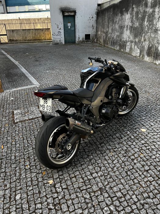 Kawasaki Z1000 cilindrada
