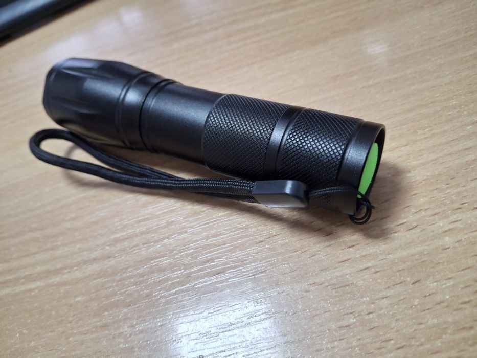 ліхтар ручний XML T6 під великий акумулятор