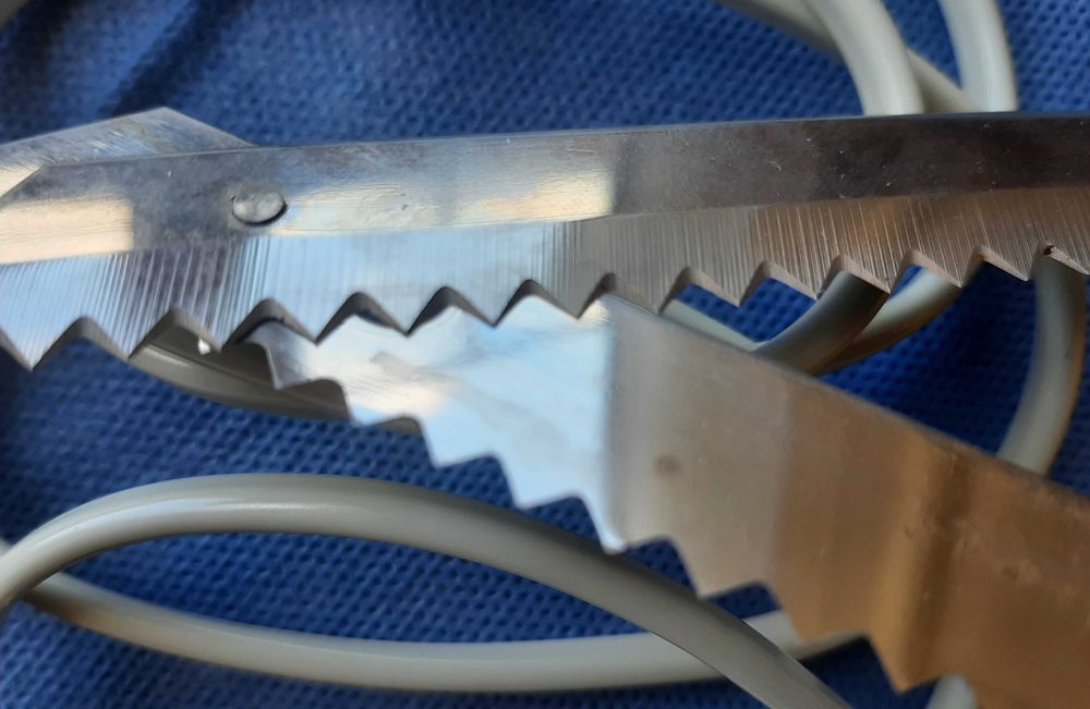 Faca elétrica da Moulinex datada de 1981 quase nova