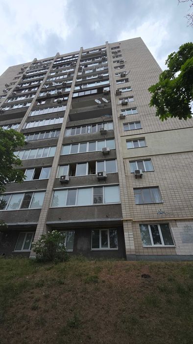 Продаж двокімнатної вул. Флоренції 5
