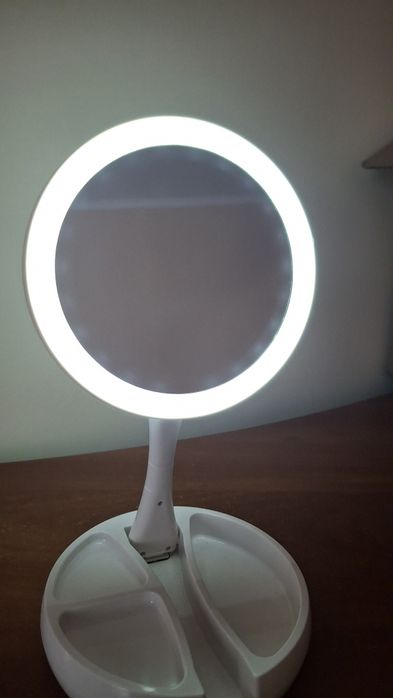 Дзеркало нове з підсвіткою