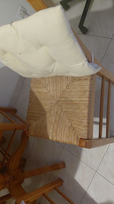 Mesa com 4 cadeiras