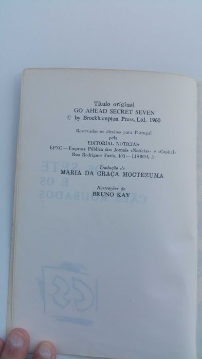 Livro Os sete e os Cães Roubados 1978 Enid Blyton editorial notícias