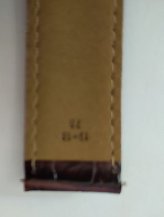 Bracelete relógio em pele